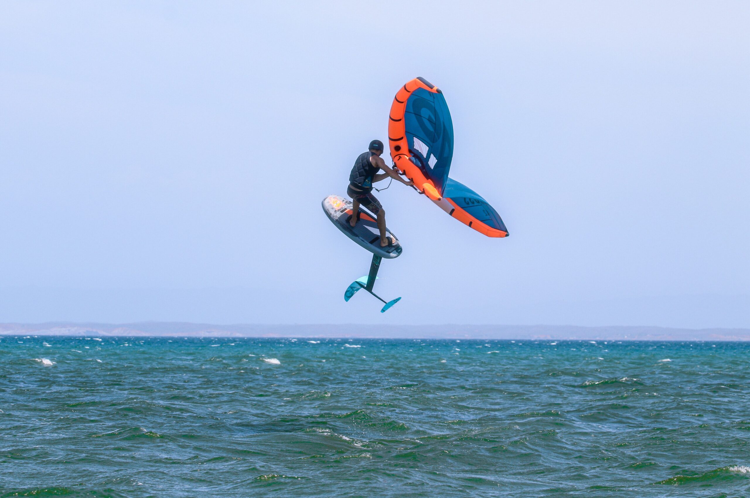 Quoi choisir entre parawing ou wingfoil selon le profil